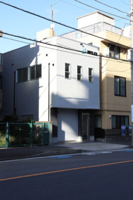 スタイリッシュなオフィスビル