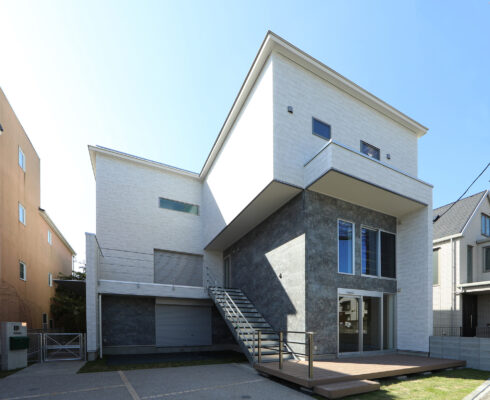 海を望む店舗兼一戸建て住宅